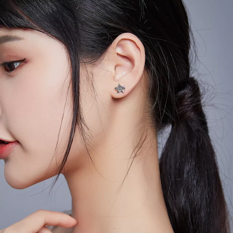 (imagen para) Estos aretes de botón estilo Pandora de plata con mariposas y flores de amor - S - Ver 6