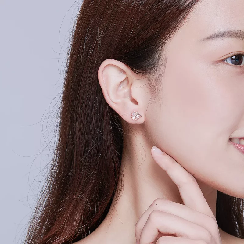 (imagen para) Estos aretes de botón estilo Pandora en color oro rosa con trébol - BSE233 - Ver 5