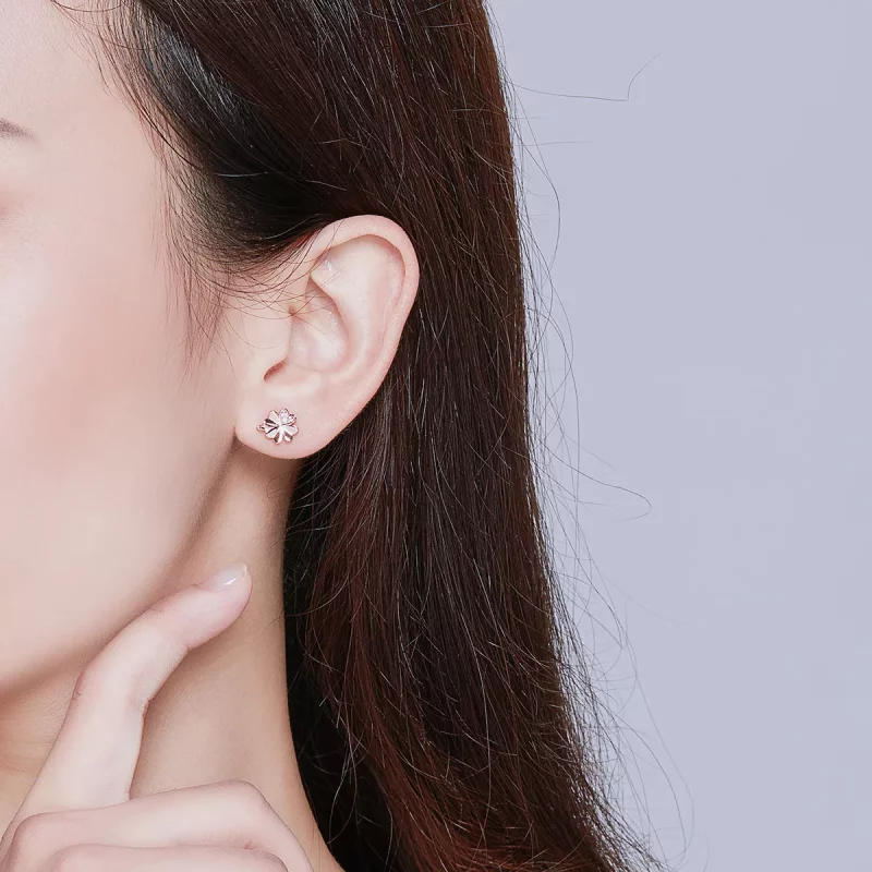 (imagen para) Estos aretes de botón estilo Pandora en color oro rosa con trébol - BSE233 - Ver 6