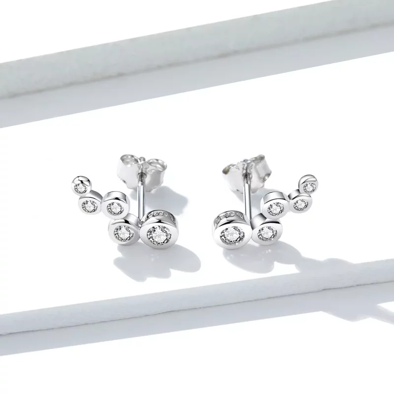 (imagen para) Estos aretes de perno de estilo Pandora en plata son elegantes y brillantes - BS - Ver 3
