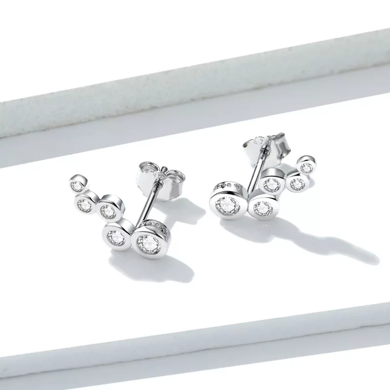 (imagen para) Estos aretes de perno de estilo Pandora en plata son elegantes y brillantes - BS - Ver 4