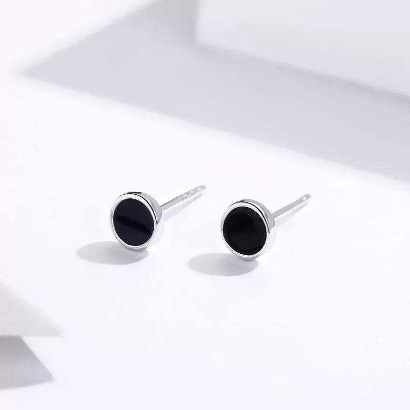 (imagen para) Estos aretes de plata estilo Pandora tienen un pequeño diseño redondo - SCE694 - Ver 2
