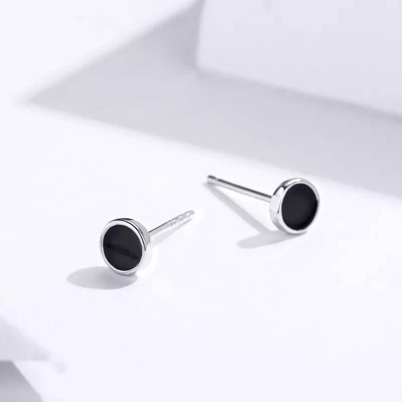 (imagen para) Estos aretes de plata estilo Pandora tienen un pequeño diseño redondo - SCE694 - Ver 3