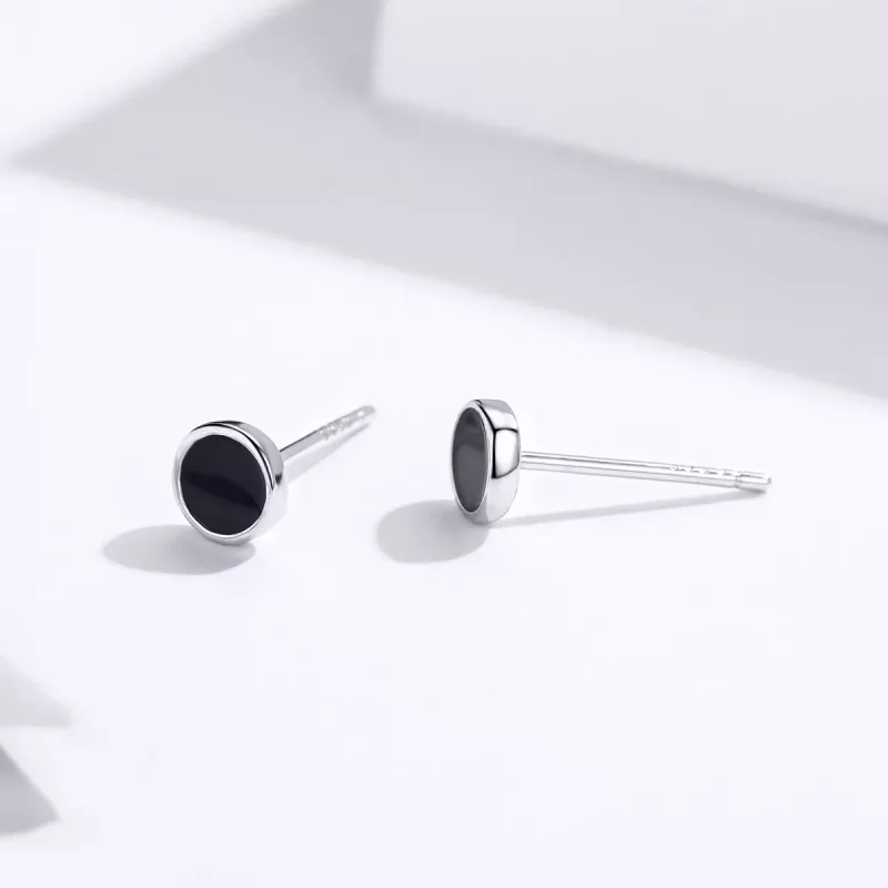 (imagen para) Estos aretes de plata estilo Pandora tienen un pequeño diseño redondo - SCE694 - Ver 4