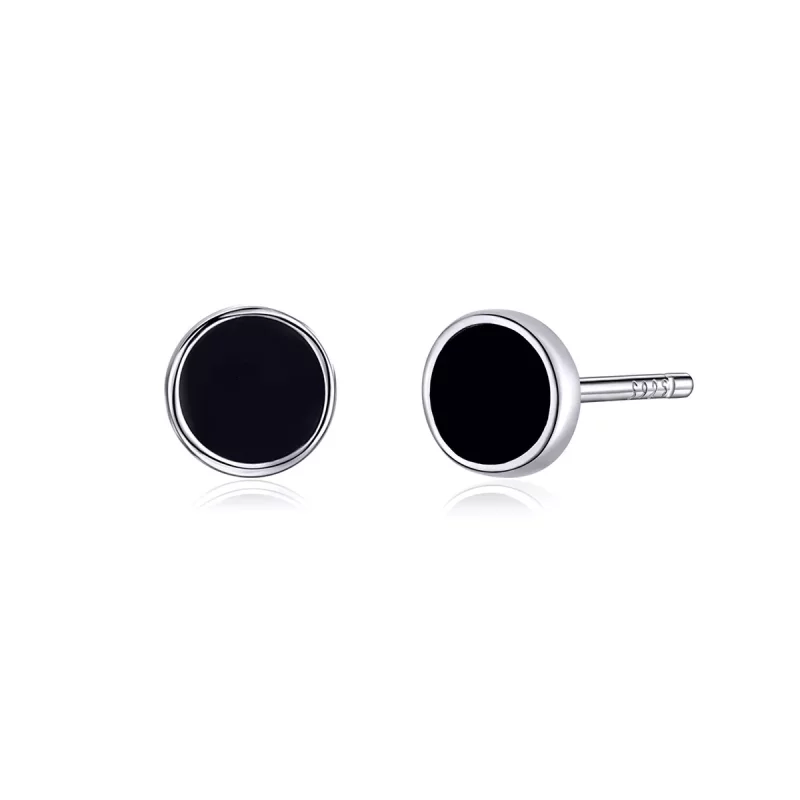 (imagen para) Estos aretes de plata estilo Pandora tienen un pequeño diseño redondo - SCE694