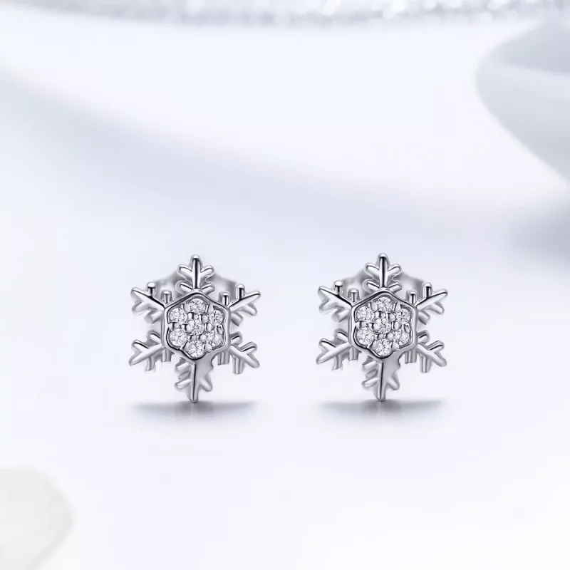 (imagen para) Estos aretes elegantes de estilo Pandora en plata tienen forma de copos de nieve - Ver 2