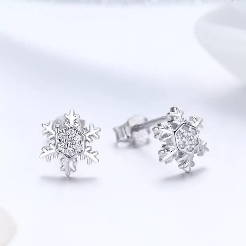 (imagen para) Estos aretes elegantes de estilo Pandora en plata tienen forma de copos de nieve - Ver 3