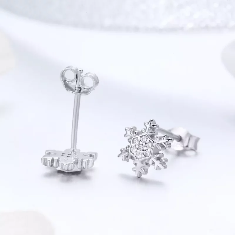 (imagen para) Estos aretes elegantes de estilo Pandora en plata tienen forma de copos de nieve - Ver 4