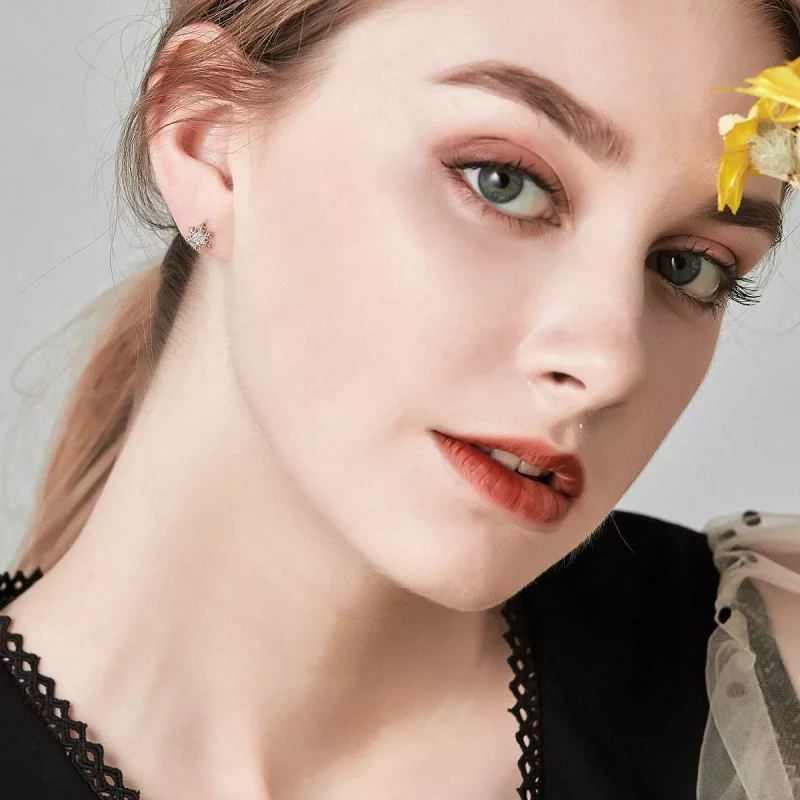 (imagen para) Estos aretes elegantes de estilo Pandora en plata tienen forma de copos de nieve - Ver 7
