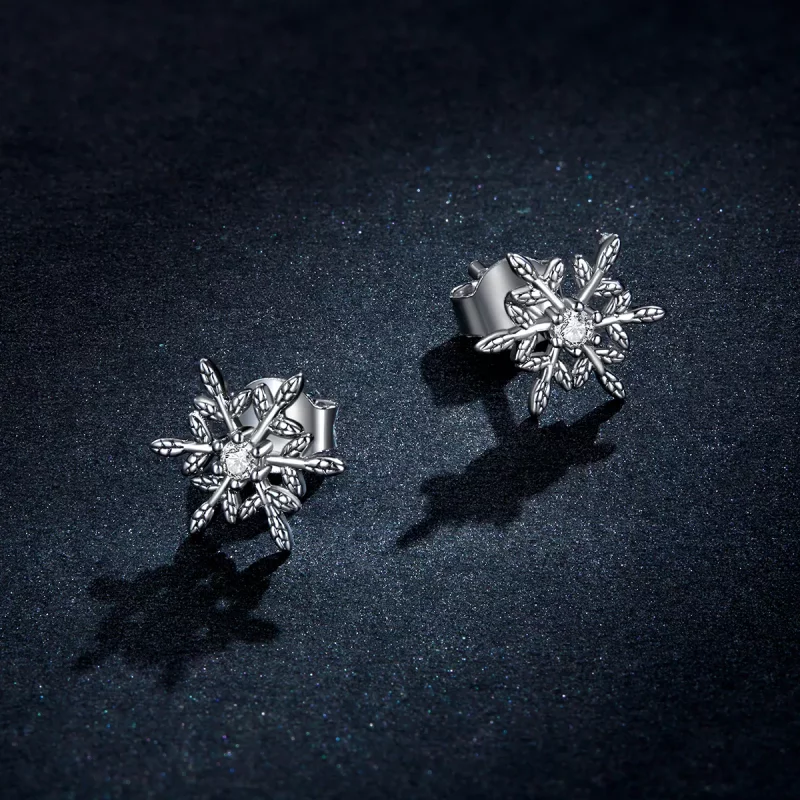 (imagen para) Estos pendientes de botón de estilo Pandora, plateados, con románticos copos de - Ver 5