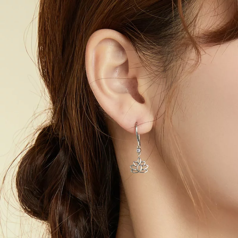 (imagen para) Pendientes colgantes elegantes de flores de loto plateadas estilo Pandora - BSE4 - Ver 6