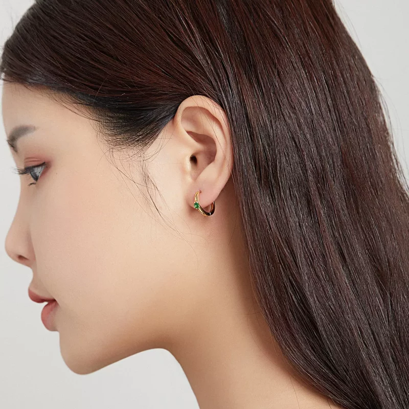 (imagen para) Pendientes de aro con circonita verde chapados en oro de 18 quilates estilo Pand - Ver 6