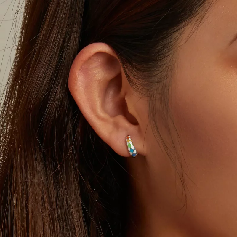 (imagen para) Arete de Aro Estilo Pandora con Tablero de Damas Arcoíris - SCE1351 - Ver 3