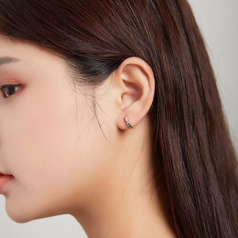 (imagen para) Aretes de aro estilo Pandora con diseño de arcoíris en el lado de la oreja - SCE - Ver 4