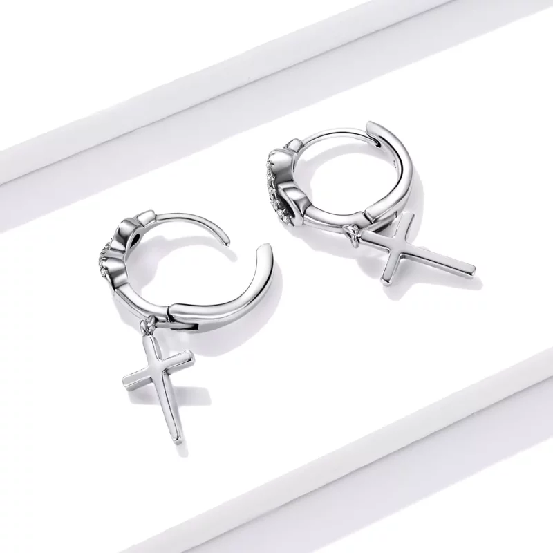 (imagen para) Estos pendientes estilo Pandora con cruz creativa son perfectos para lucir aros - Ver 4