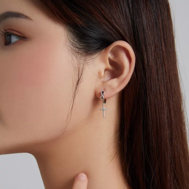 (imagen para) Estos pendientes estilo Pandora con cruz creativa son perfectos para lucir aros - Ver 7