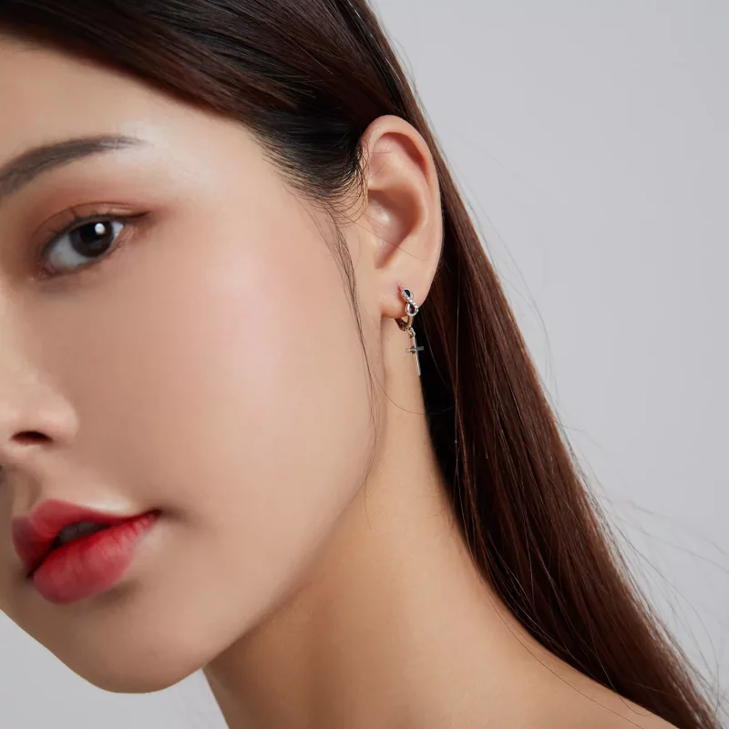 (imagen para) Estos pendientes estilo Pandora con cruz creativa son perfectos para lucir aros - Ver 8