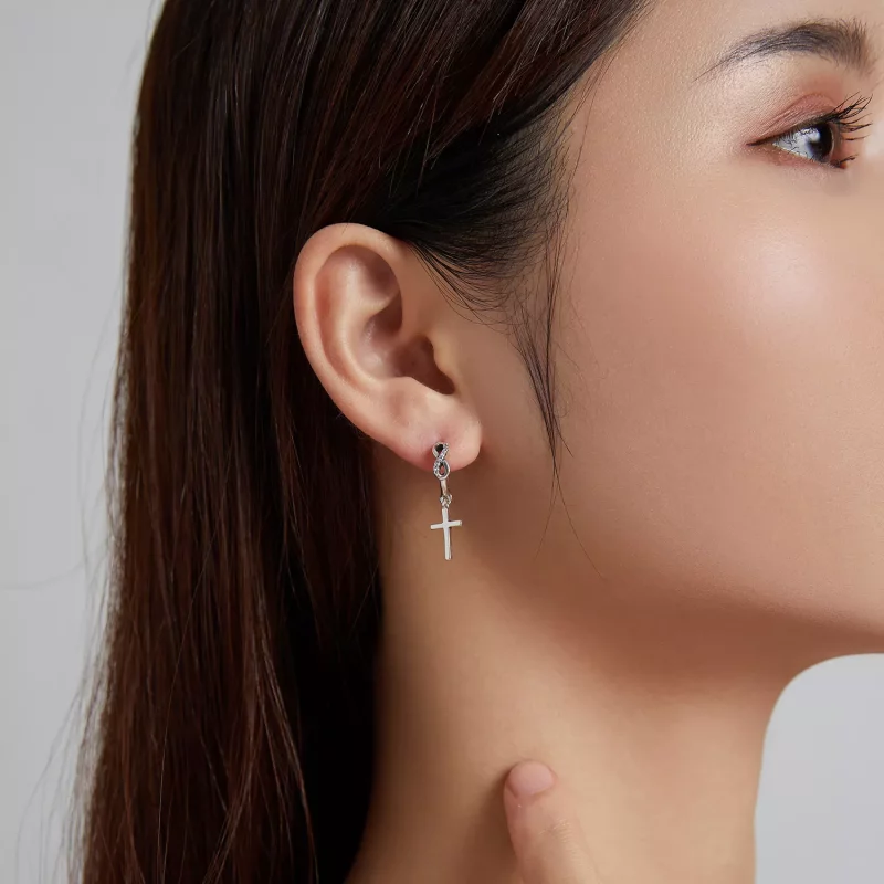 (imagen para) Estos pendientes estilo Pandora con cruz creativa son perfectos para lucir aros - Ver 9