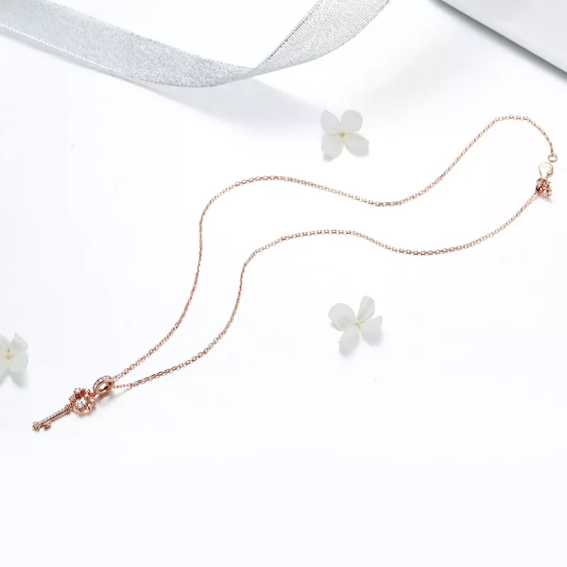 (imagen para) Pendiente estilo Pandora de oro rosa con colgante de llave brillante Luchy - SCC - Ver 4