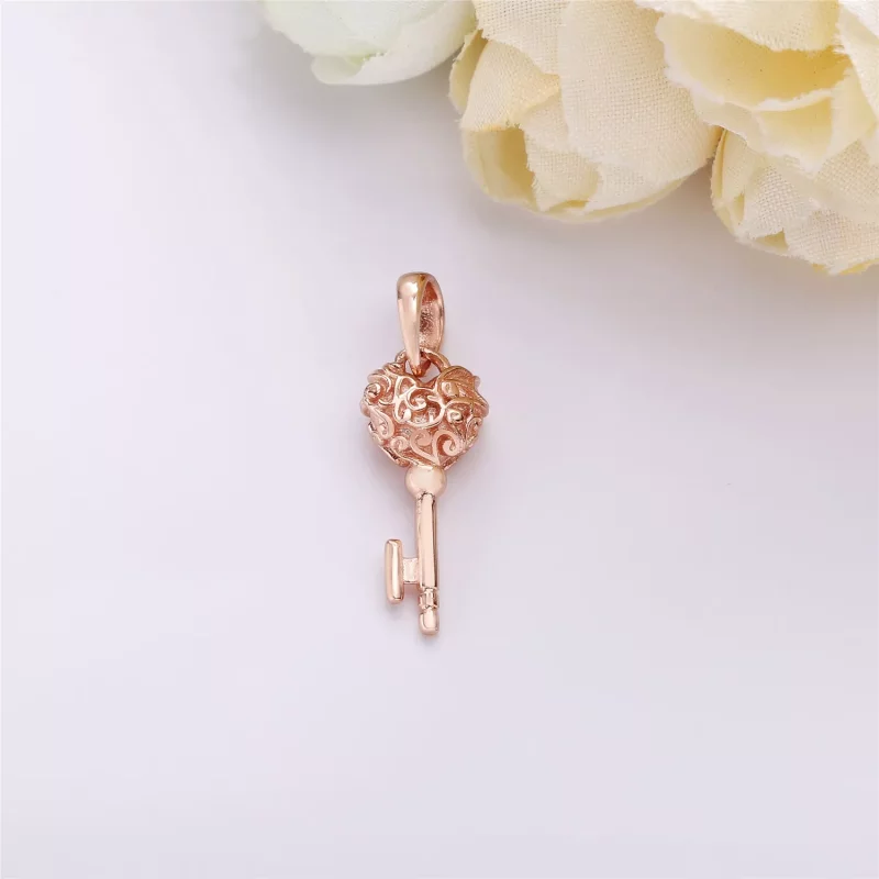 (imagen para) Colgante en PANDORA Rose Llave Real - Ver 3