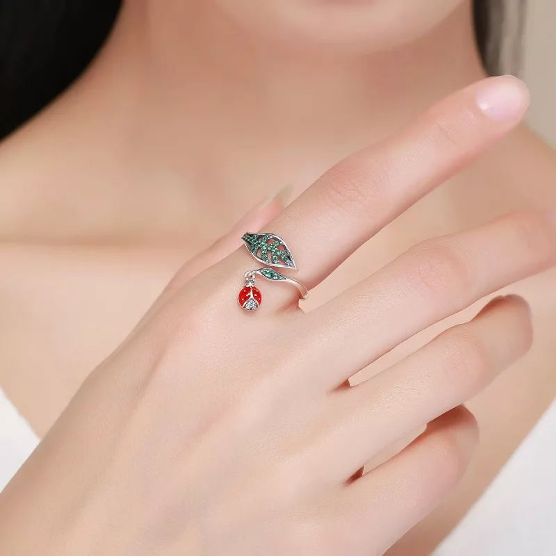 (imagen para) Anillo estilo Pandora de plata con una mariquita descansando - SCR310 - Ver 3