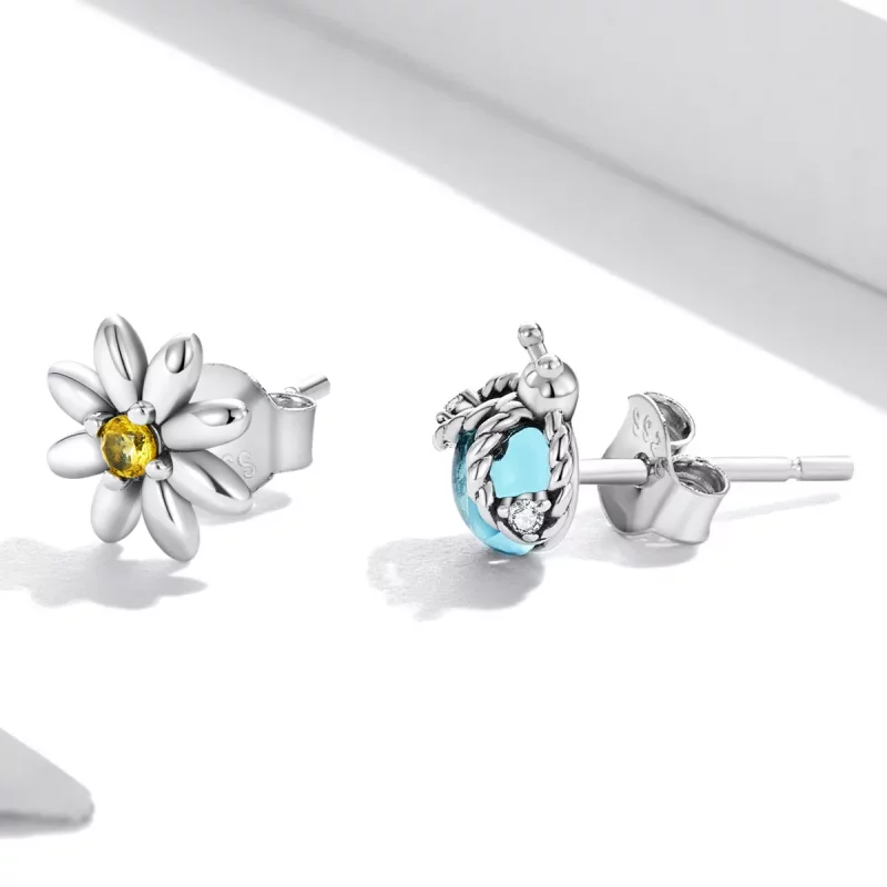 (imagen para) Estilo Pandora Pendientes de Estudio Asimétricos con Margarita y Mariquita - SCE - Ver 2