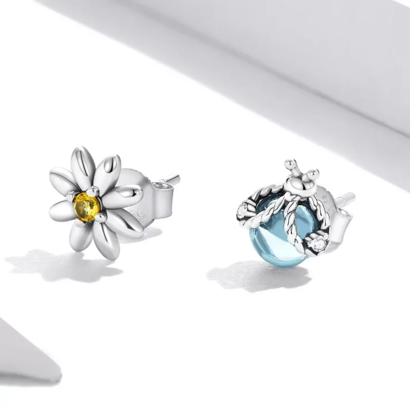 (imagen para) Estilo Pandora Pendientes de Estudio Asimétricos con Margarita y Mariquita - SCE - Ver 4