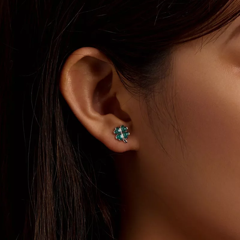 (imagen para) Estos aretes de botón estilo Pandora con trébol de cuatro hojas - SCE1346 - Ver 6