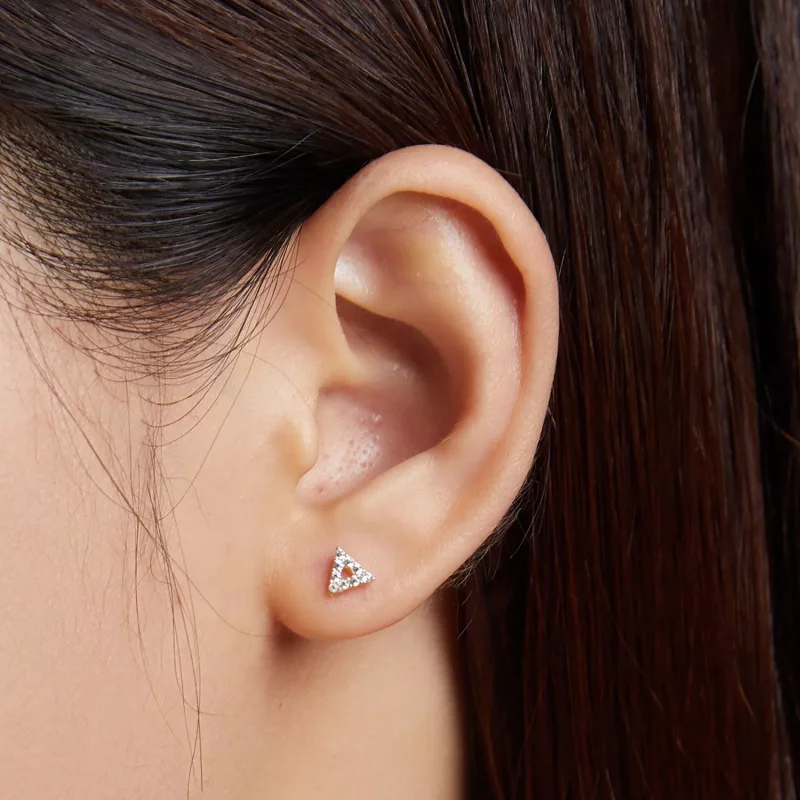 (imagen para) Estos aretes de estilo Pandora con forma de triángulo brillante - SCE1220 - Ver 3