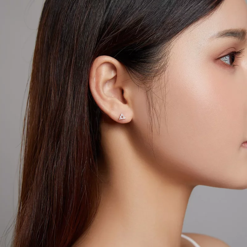 (imagen para) Estos aretes de estilo Pandora con forma de triángulo brillante - SCE1220 - Ver 5