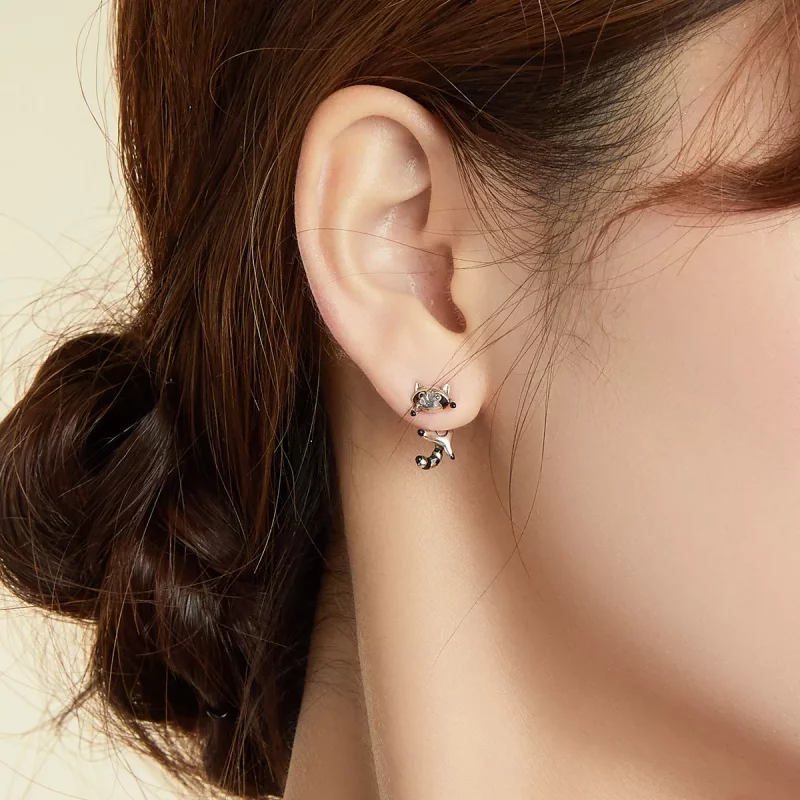 (imagen para) Estos aretes de tuerca estilo Pandora presentan un diseño de mapache - SCE990 - Ver 6