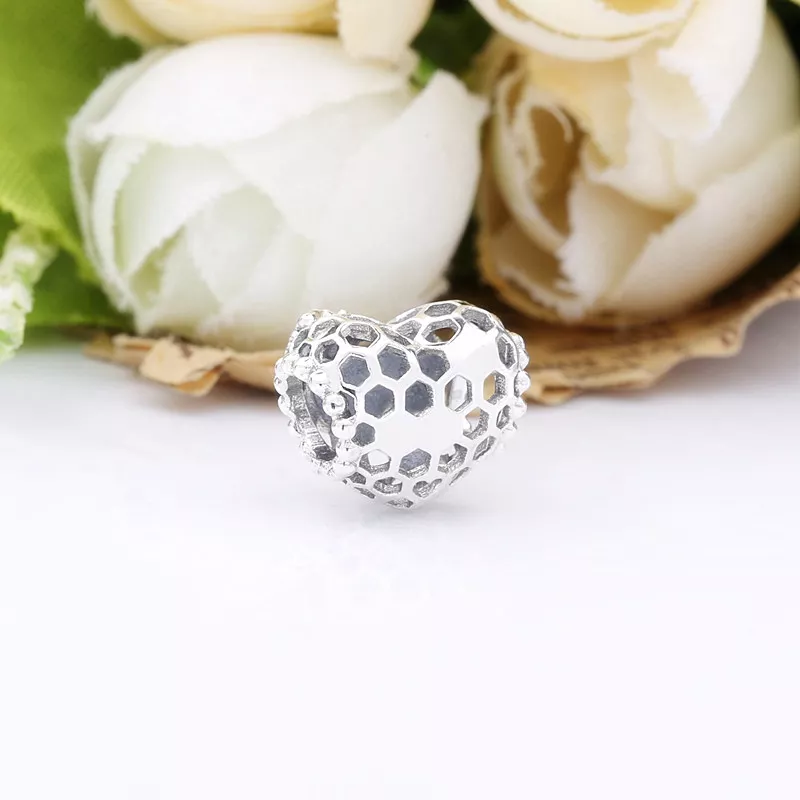 (imagen para) PANDORA Encanto de Corazón con Panal de Abejas Feliz - 798769C00 - Ver 3