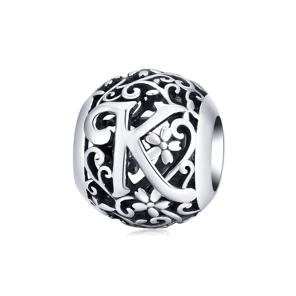 charm pandora style con letra k y diseño de flor calada scc1444 k