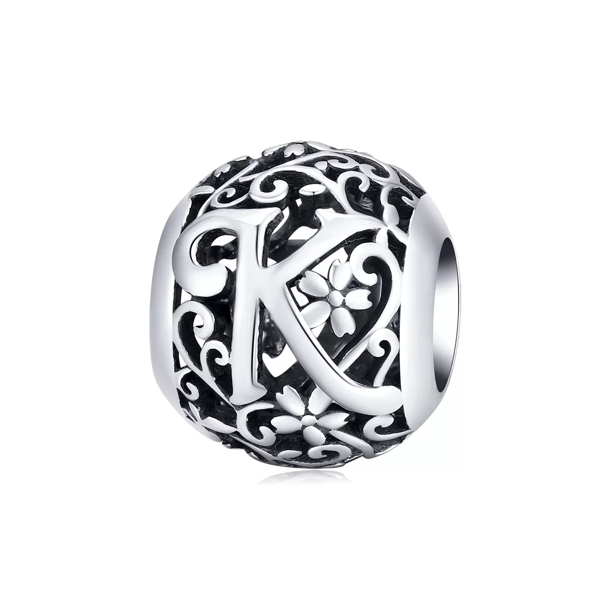charm pandora style con letra k y diseño de flor calada scc1444 k