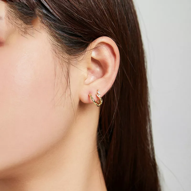 (imagen para) Estilo Pandora Pendientes de Aro con Diamantes Chapados en Oro de 18 quilates - - Ver 4