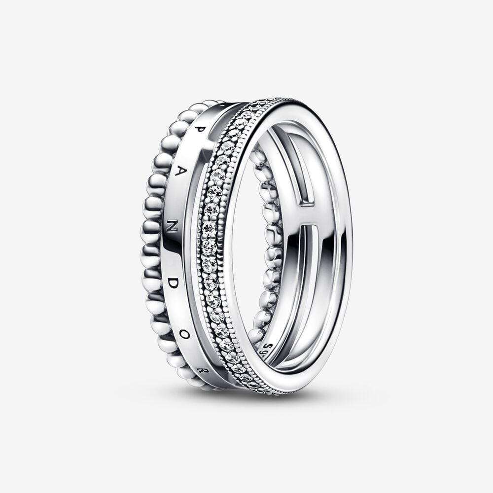 anillo con pavé y cuentas con el logotipo de pandora signature 192312c01