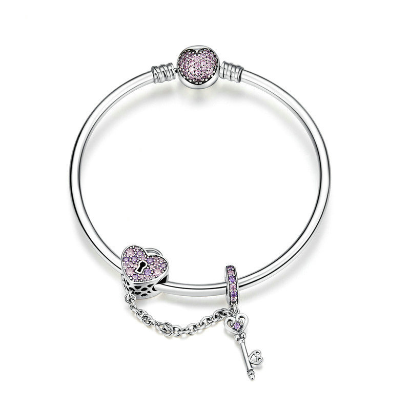 pulsera estilo pandora plateada con llave rosa y candado con corazón pavé scb820