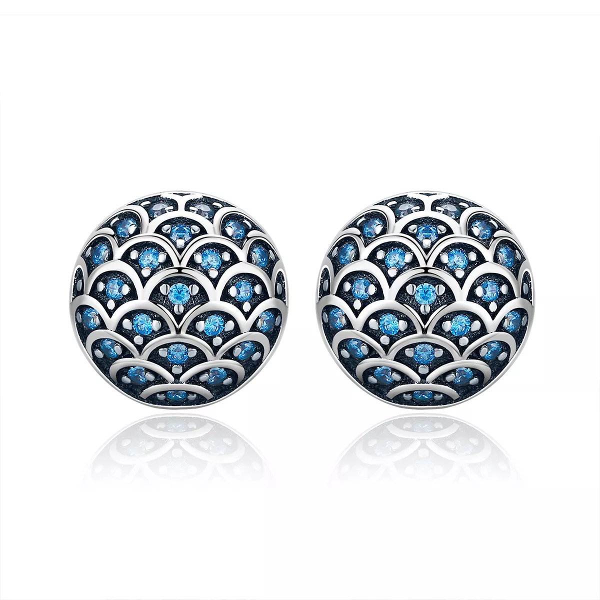 aretes de botón estilo pandora están hechos de plata y representan la leyenda del mar sce239
