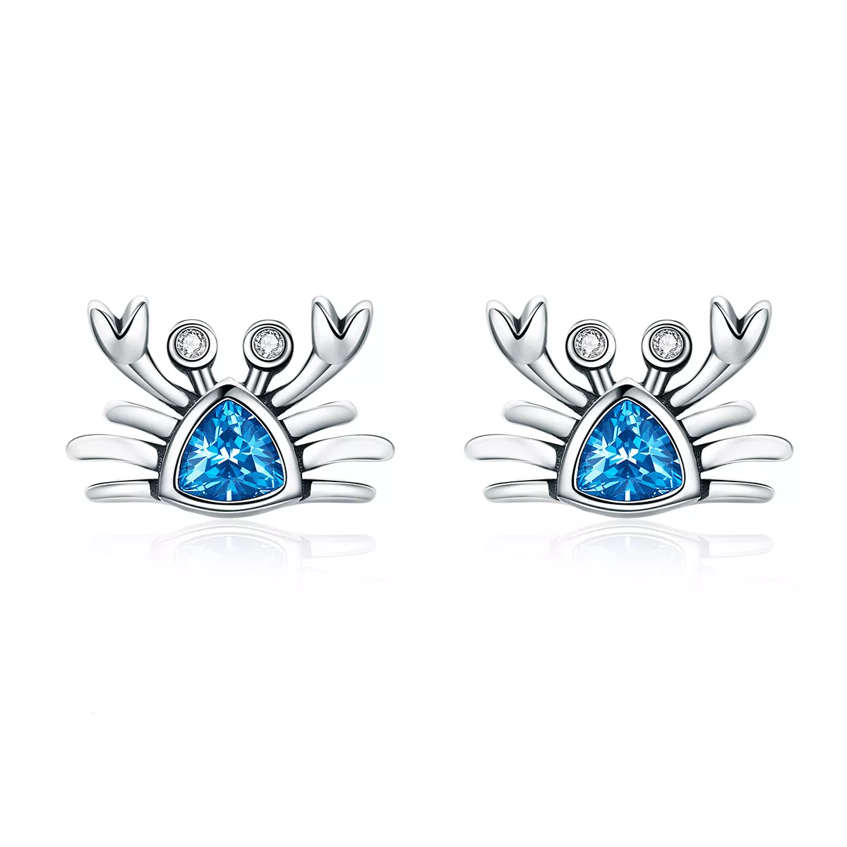 son aretes de perno estilo pandora en forma de cangrejo pequeño y lindos en plata sce413